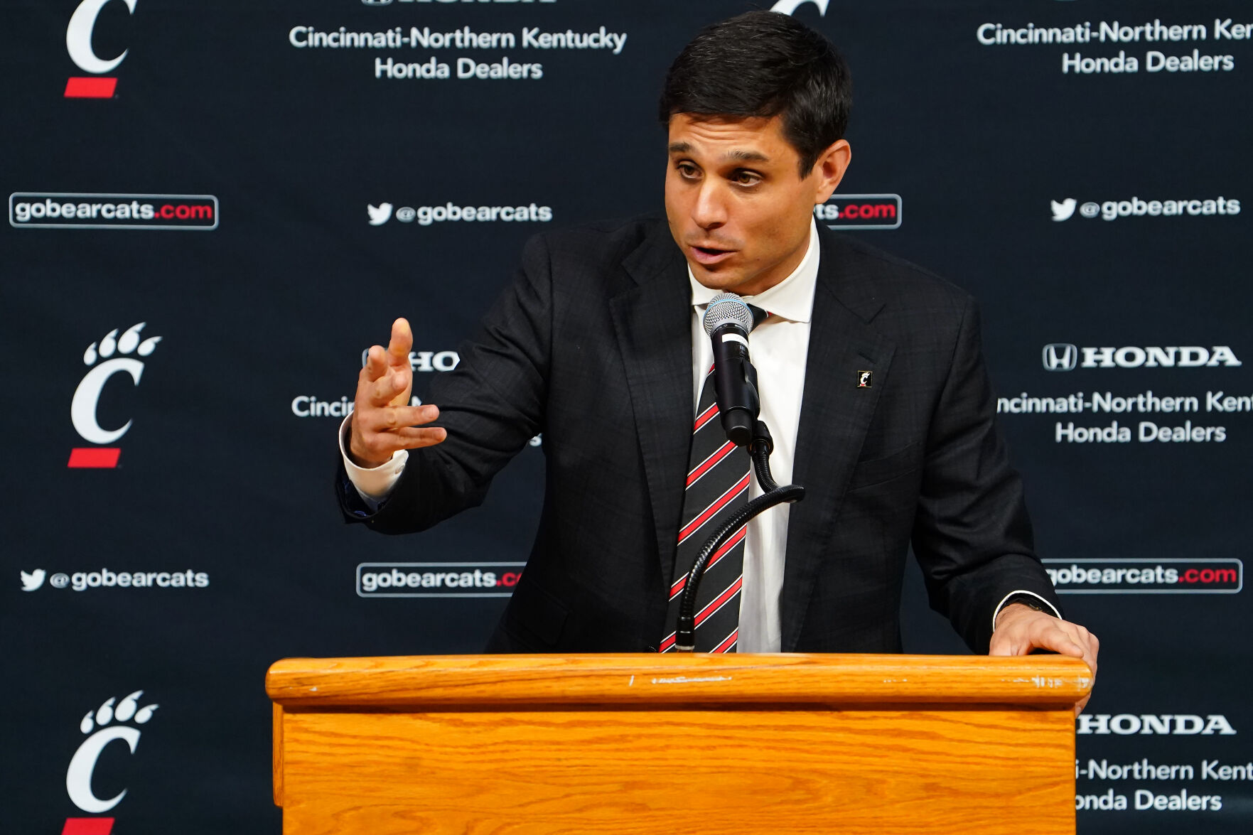 Wes Miller Cincinnati basketball coach, April 16